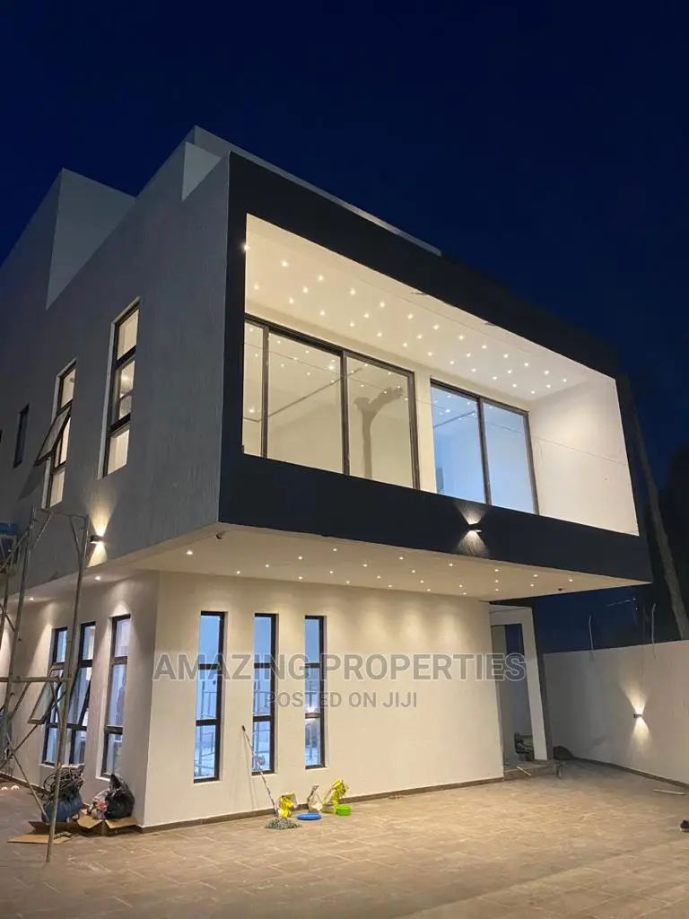 4bdrm House in Adjinganor, Adjiriganor for Sale