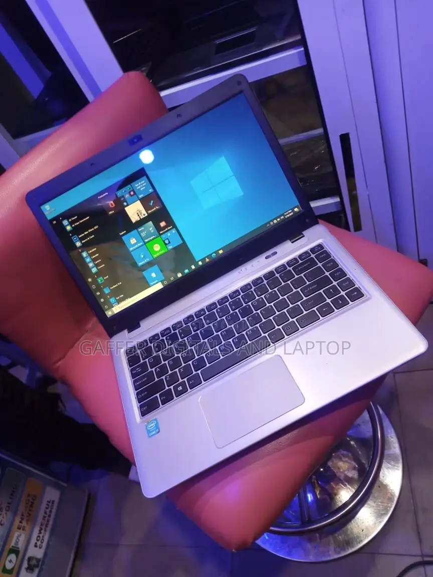 New Laptop Acer AS5755 8GB Intel Core I5 SSD 72GB