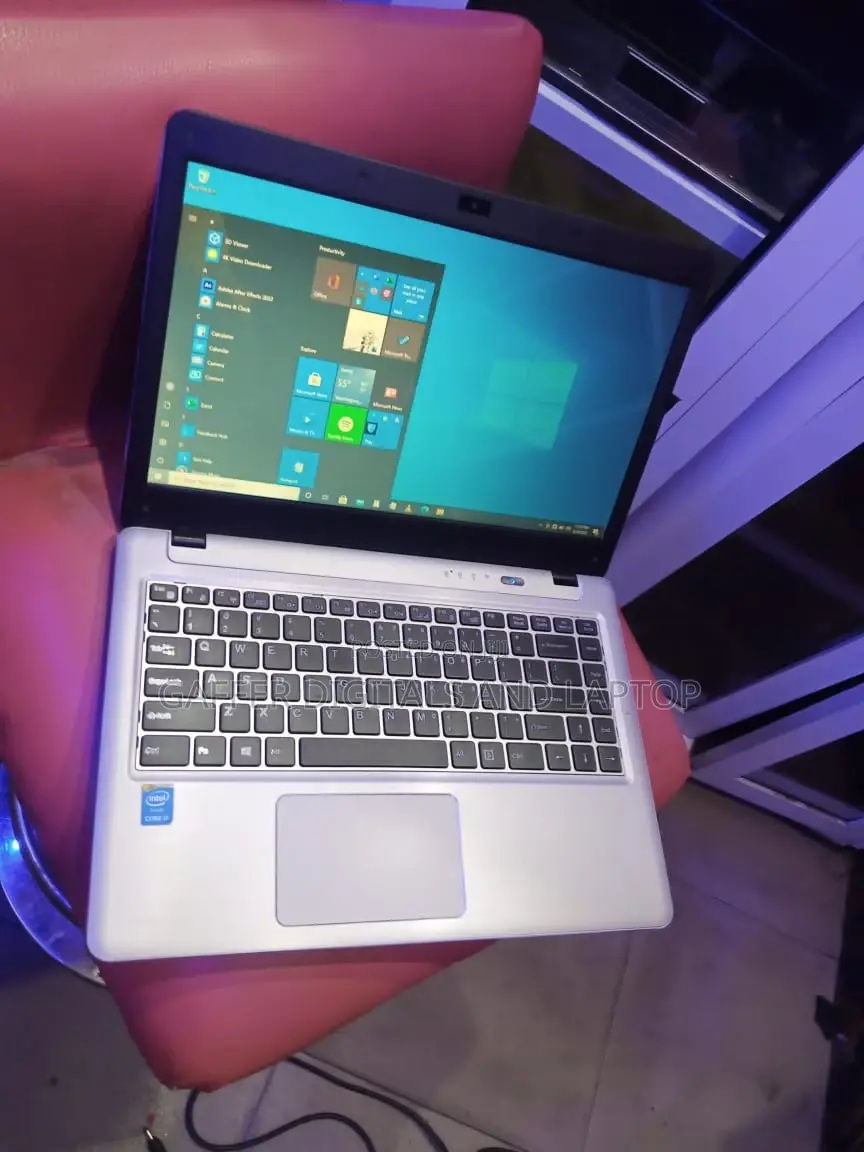 New Laptop Acer AS5755 8GB Intel Core I5 SSD 72GB