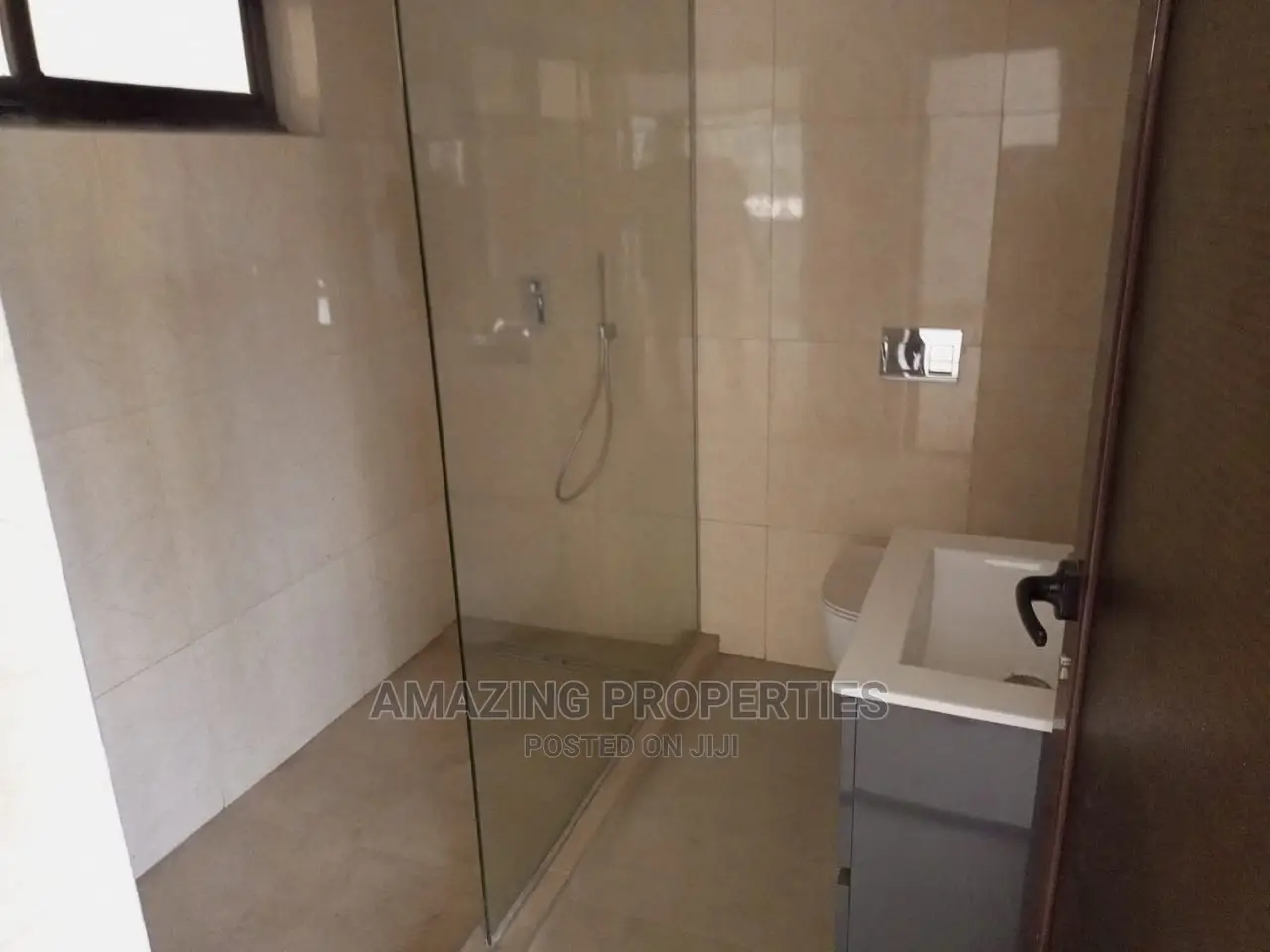 4bdrm House in Airport Residential, Cantonments for Rent