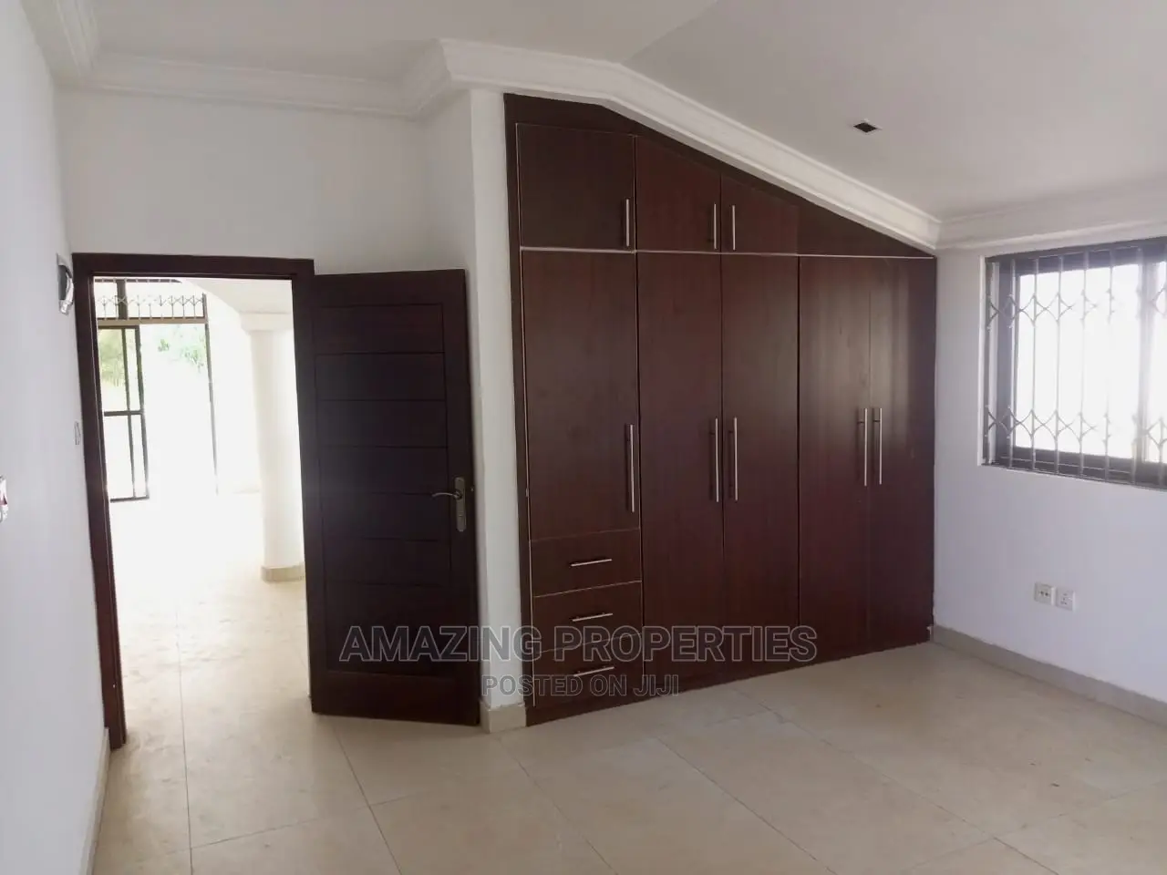 4bdrm House in Airport Residential, Cantonments for Rent