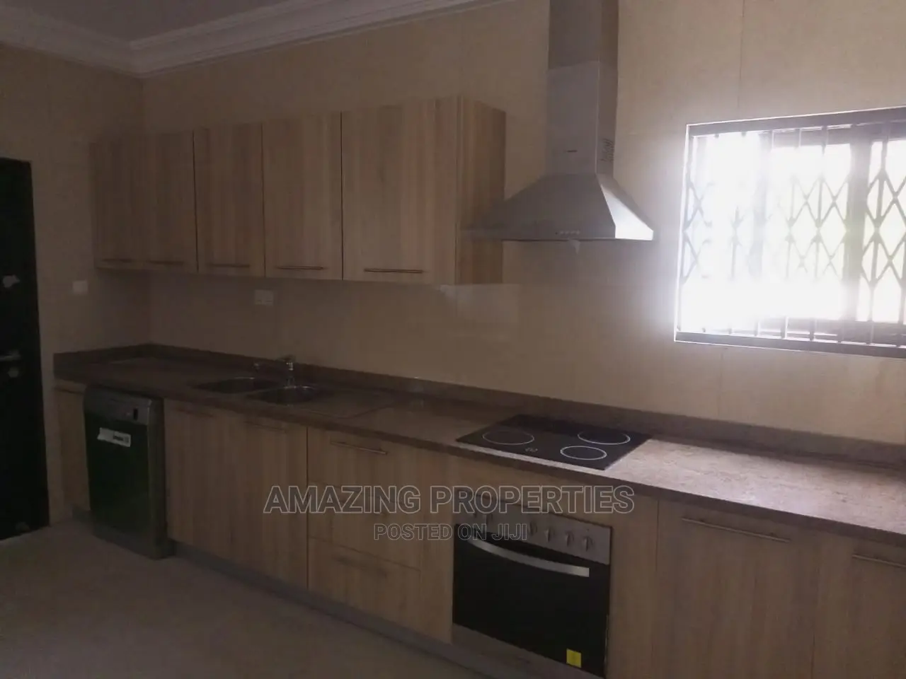 4bdrm House in Airport Residential, Cantonments for Rent