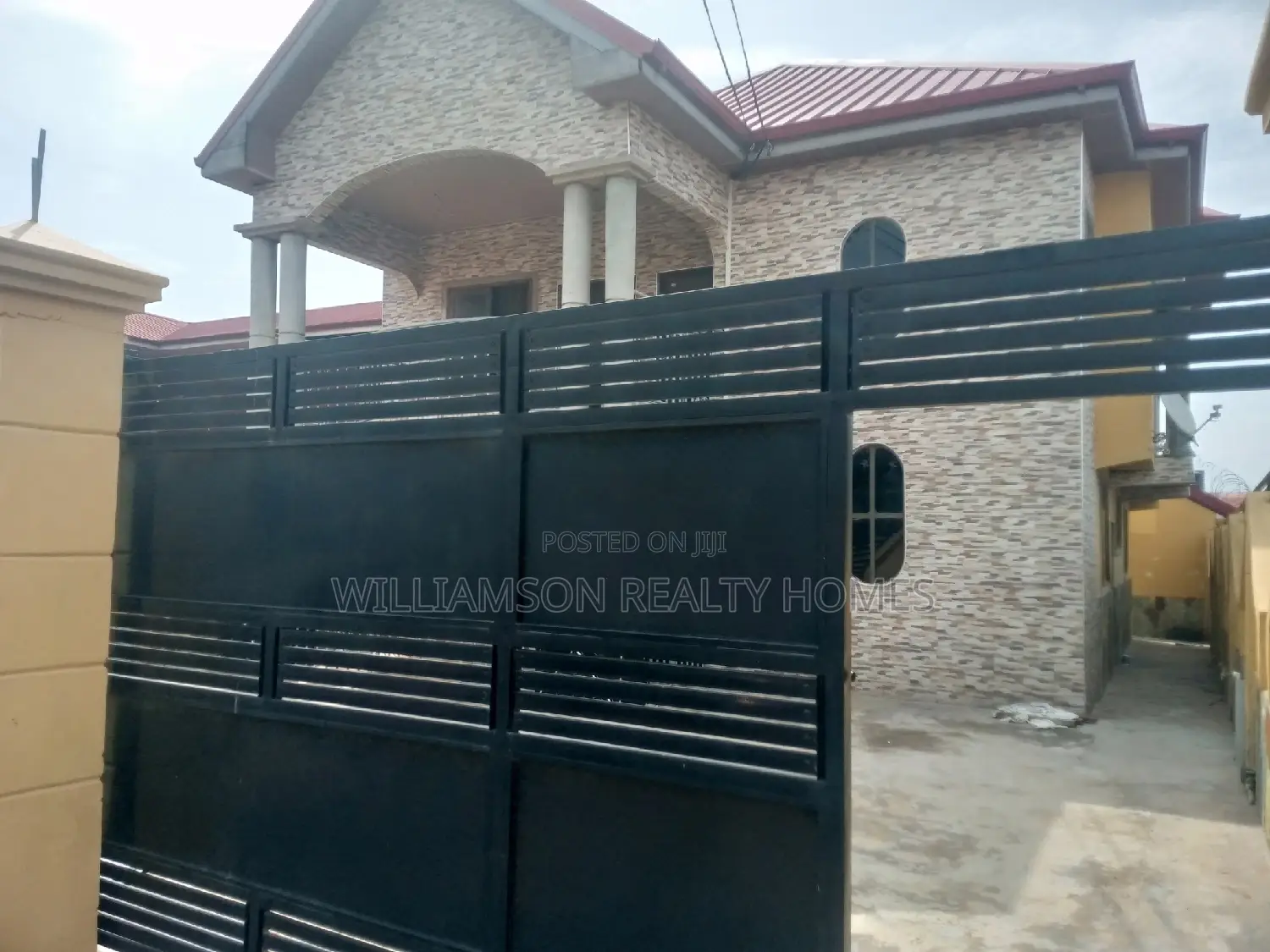3bdrm Apartment in Hfc Estate, Spintex for rent
