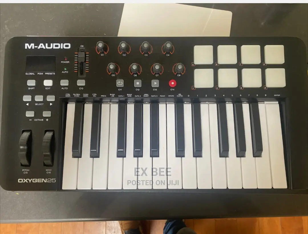 M Audio Oxygen 25 IV | USB Keyboard and Pad MIDI Controller
