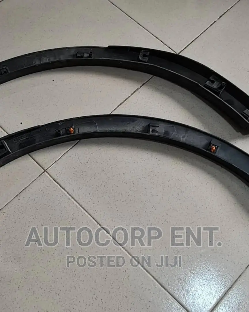 2013 - 2016 Ford Escape RHS-
Tyre Arch Moulding