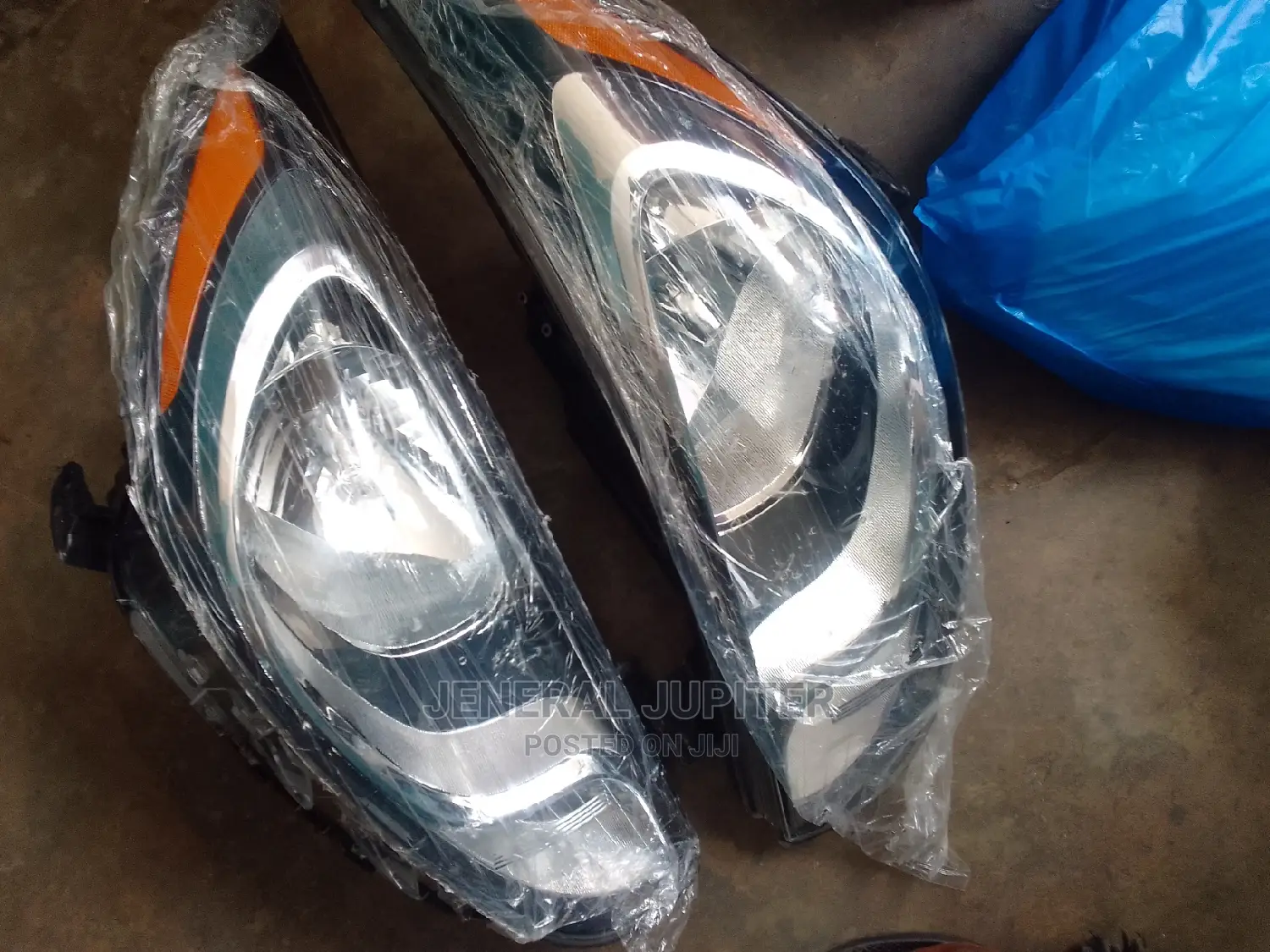 Hyundai Accent 2012 Headlight Pair.