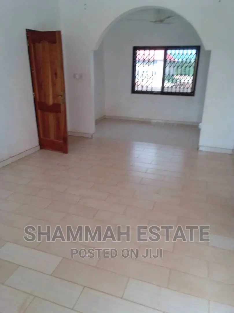 3bdrm Apartment in Aiding Estate, Sunyani Municipal for rent