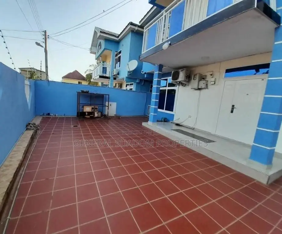 5bdrm Duplex in Suadom Properties, Baatsona Total for Sale