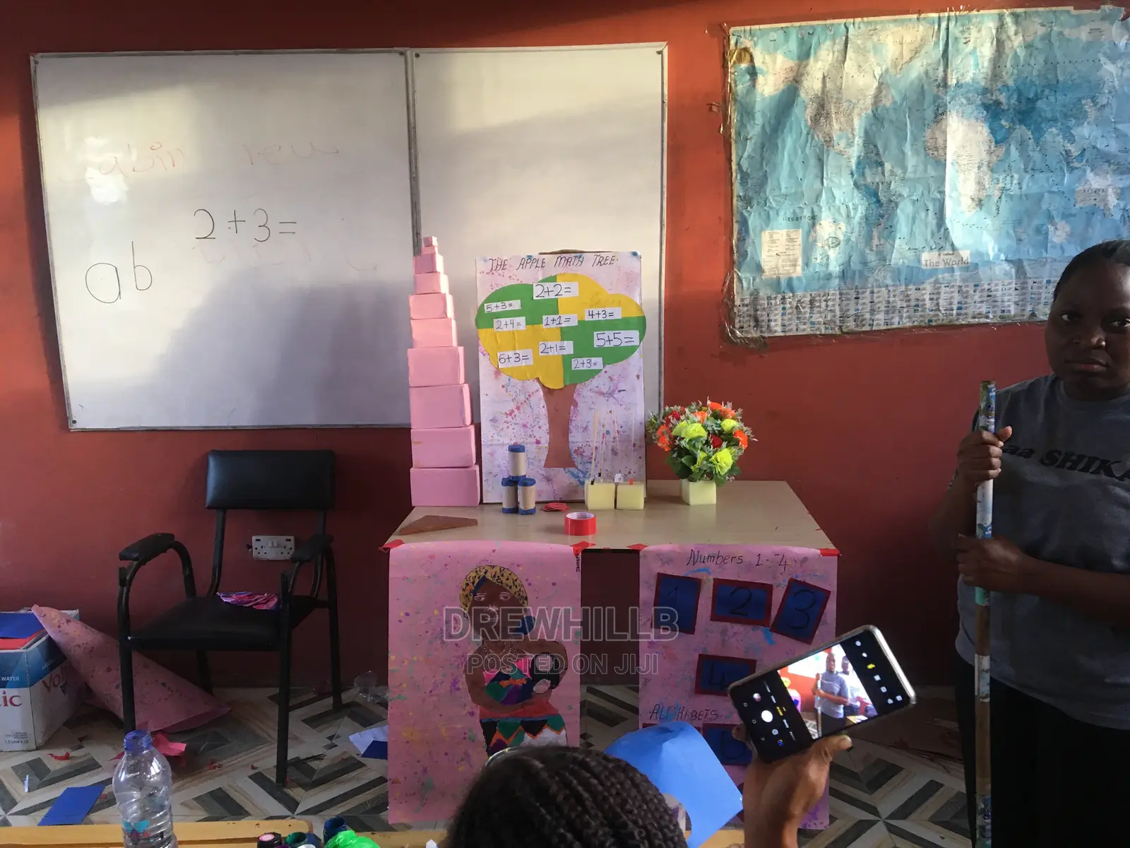 Montessori, Cambridge and Jolly Phonics Course