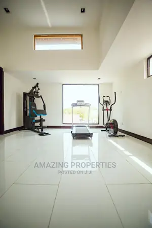 5bdrm Townhouse/Terrace in for Rent 5 Bedroom, Cantonments for Rent