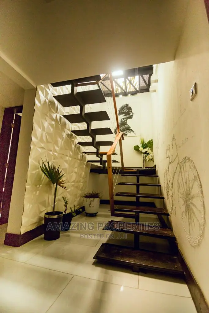 5bdrm Townhouse/Terrace in for Rent 5 Bedroom, Cantonments for Rent