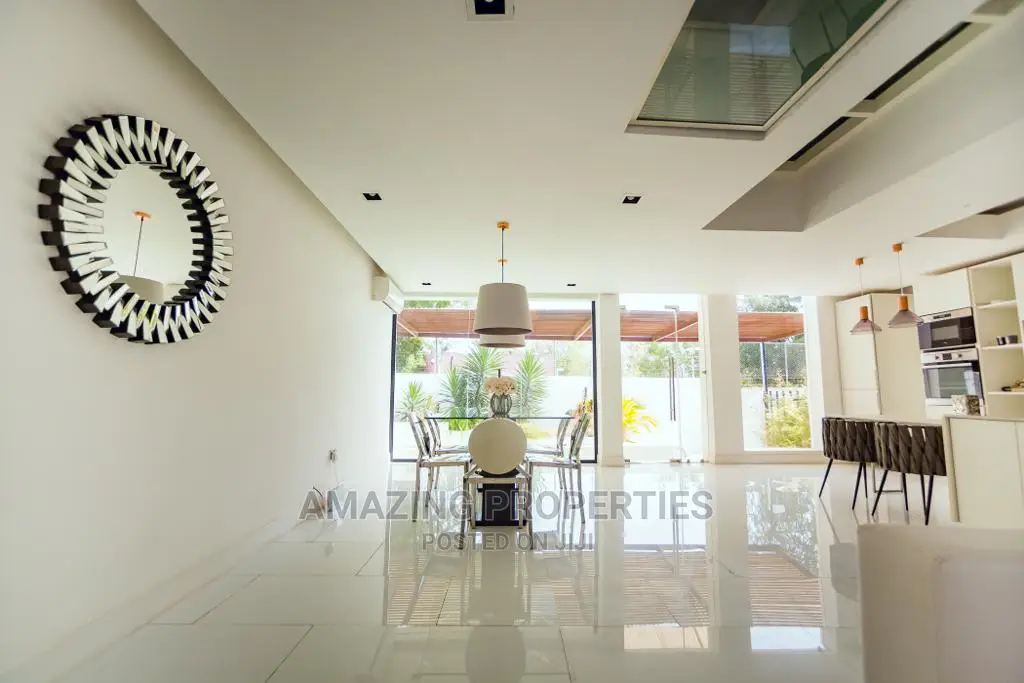 5bdrm Townhouse/Terrace in for Rent 5 Bedroom, Cantonments for Rent