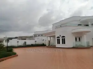 5bdrm House in 5 Bedrooms Self for Sale