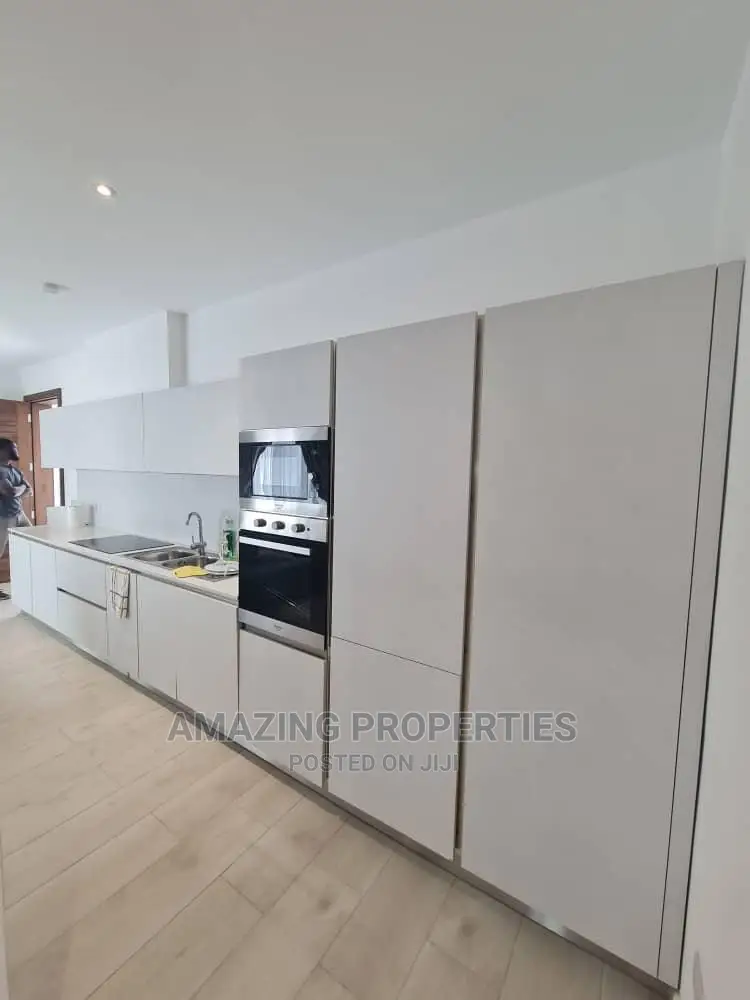 4bdrm Townhouse/Terrace in Cantonments for Rent