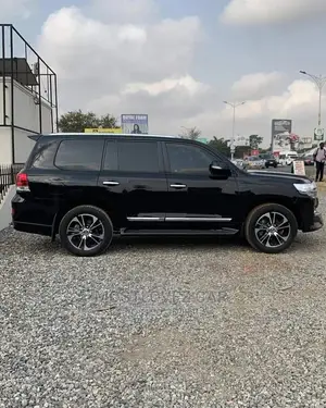 Car Rentals Rent a Toyota Land-Cruisers V8 for Business Trip