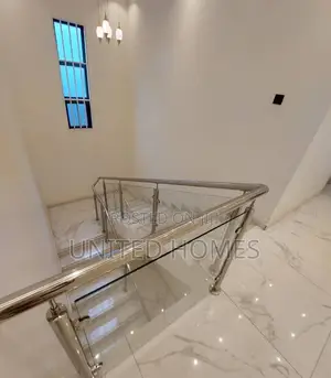 6bdrm House in Lake Side Estate for Sale