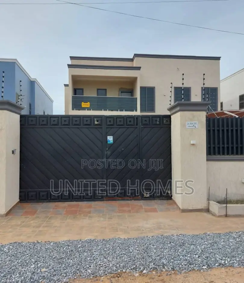 6bdrm House in Lake Side Estate for Sale