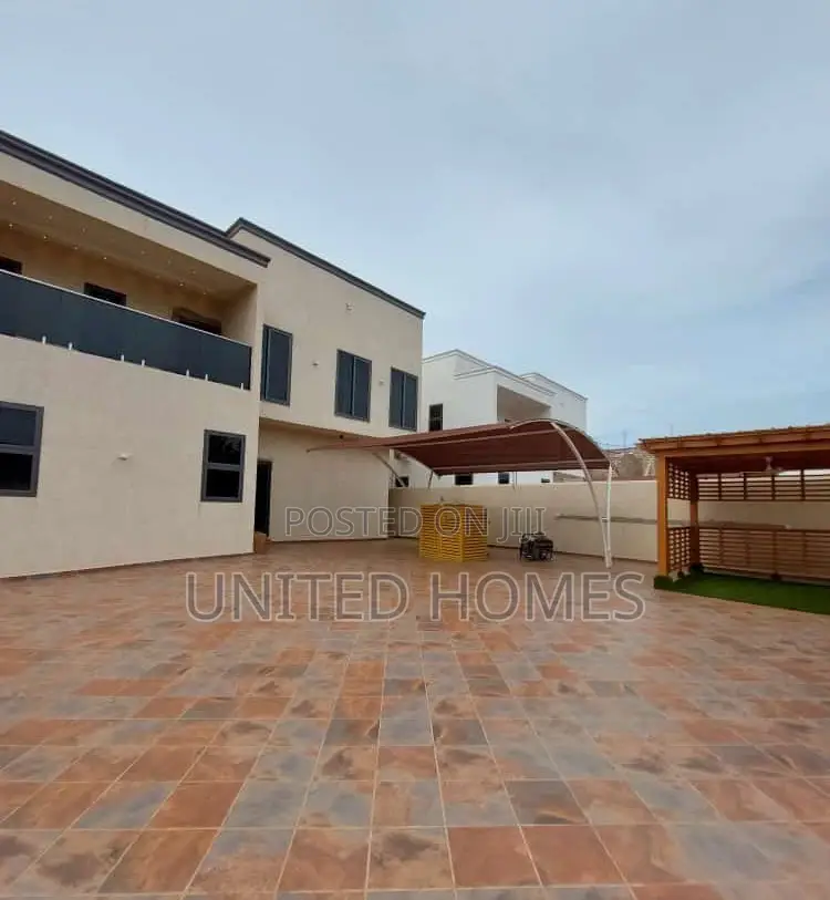 6bdrm House in Lake Side Estate for Sale