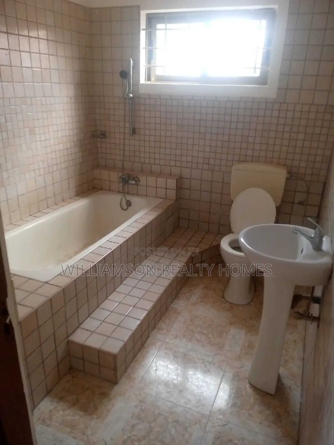 2bdrm Apartment in Community 18, Spintex for rent