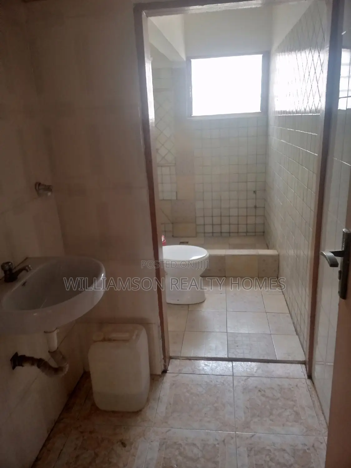 2bdrm Apartment in Community 18, Spintex for rent