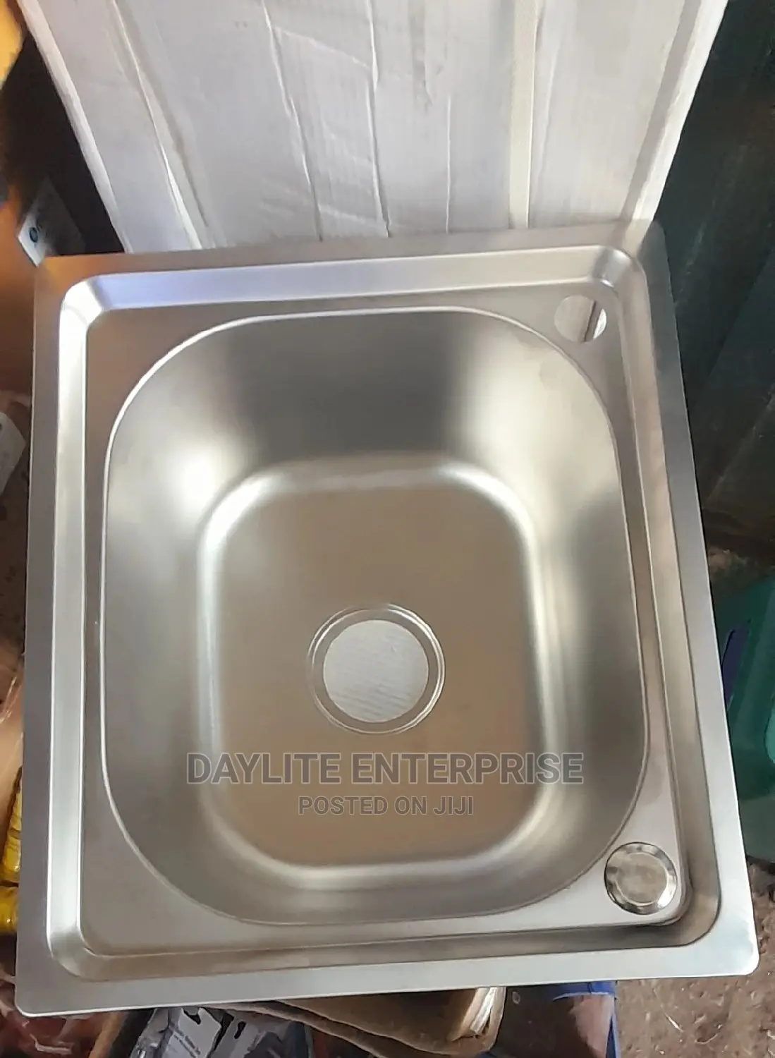 Single Armless Sink