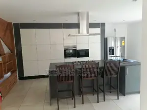 5bdrm Townhouse/Terrace in Seekers Realty, Cantonments for Sale