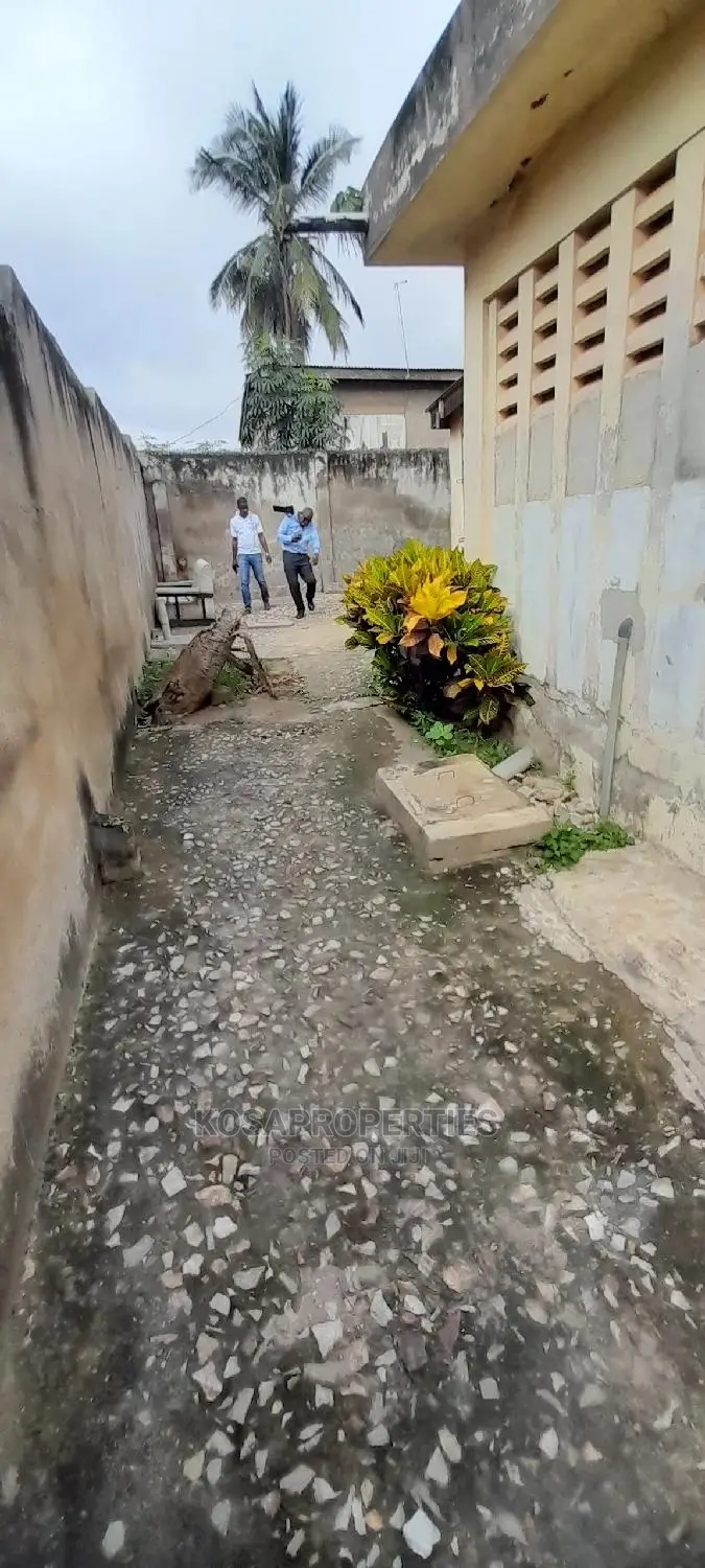4bdrm House in Mataheko, Kaneshie for sale