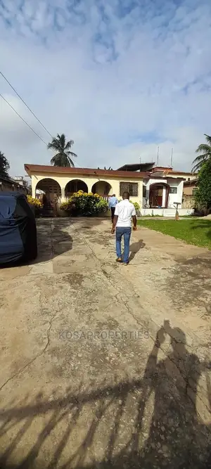 4bdrm House in Mataheko, Kaneshie for sale