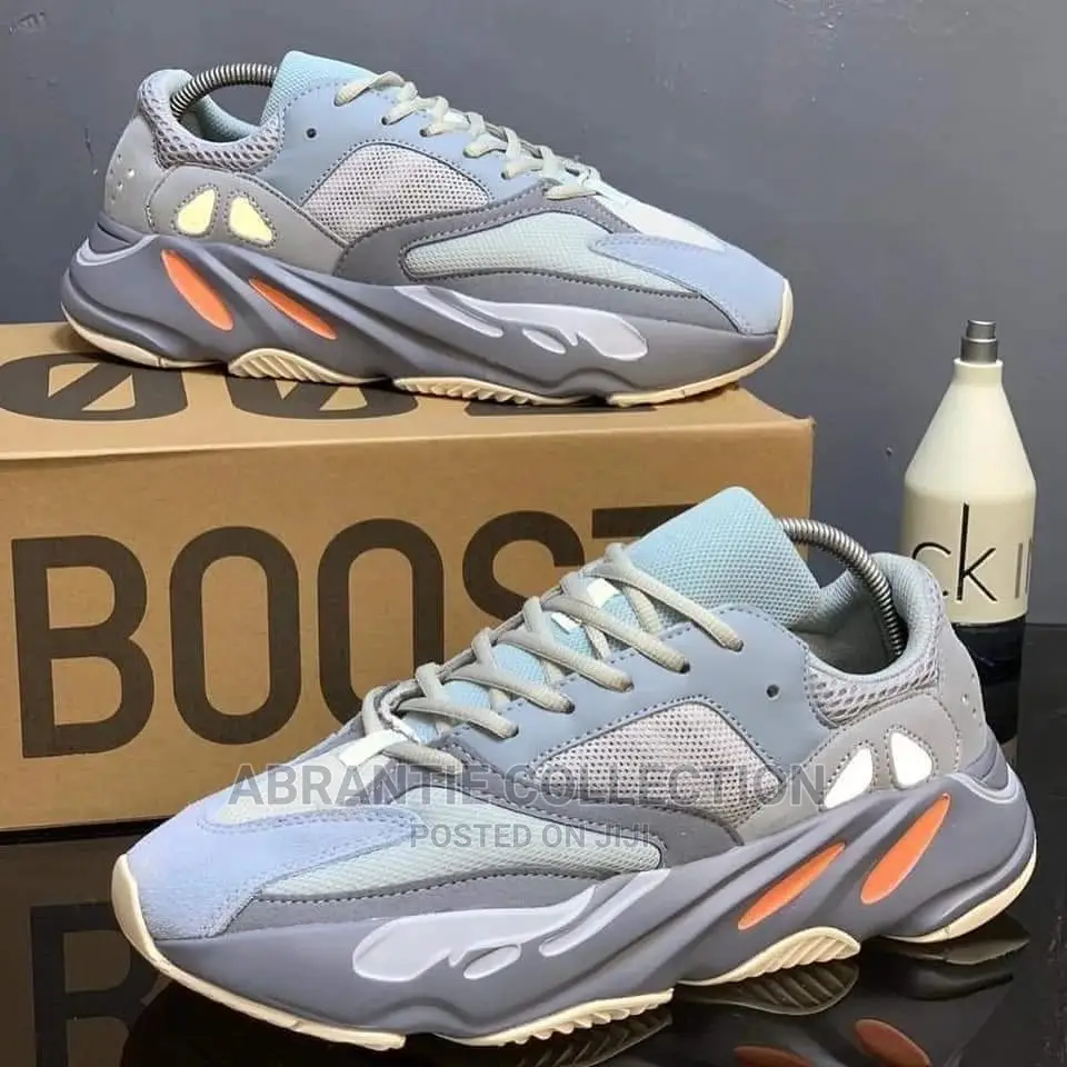 Adidas Yeezy 700