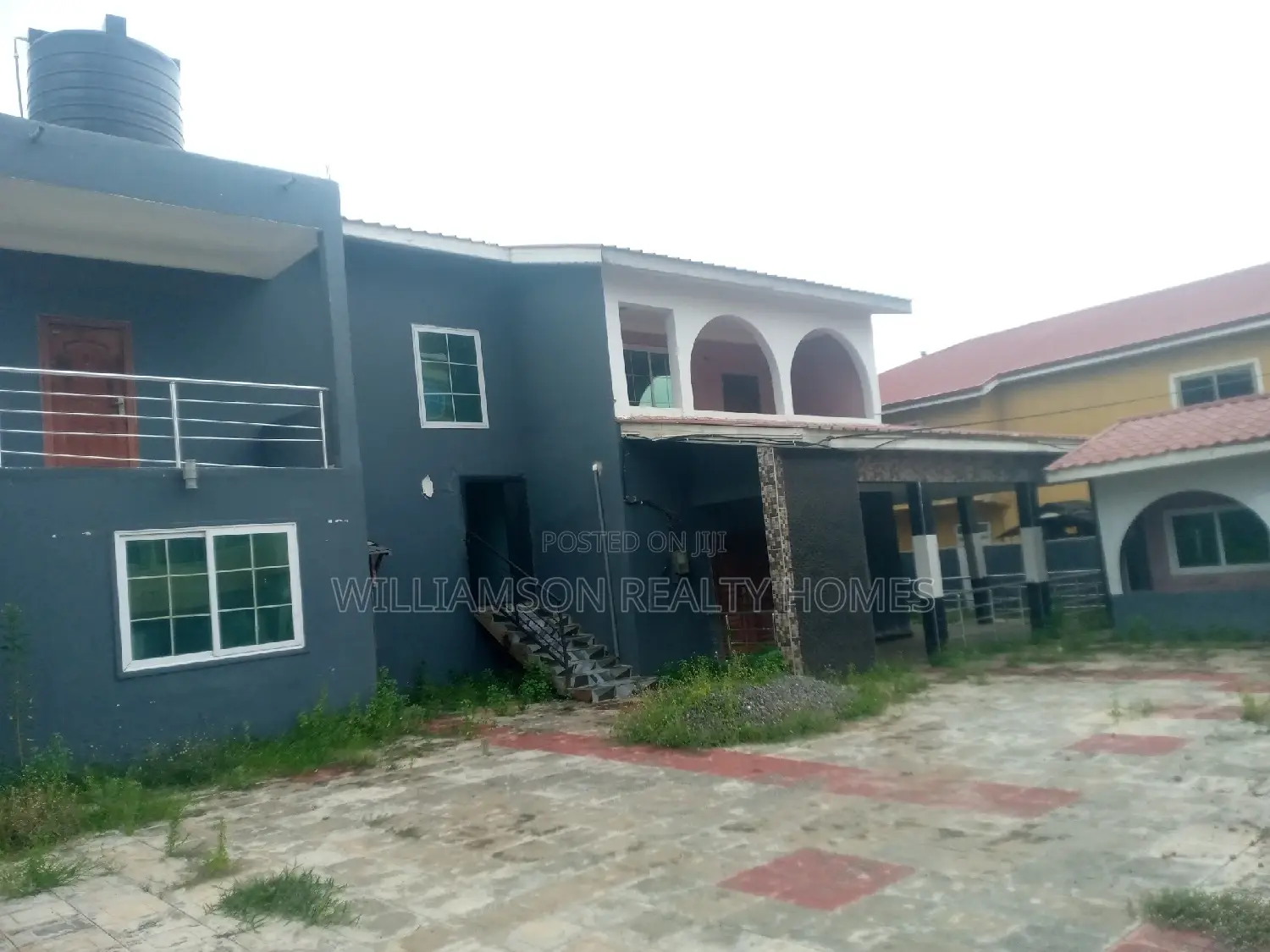 8bdrm House in Community 18, Spintex for rent
