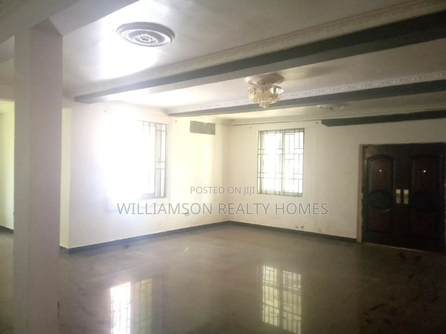8bdrm House in Community 18, Spintex for rent