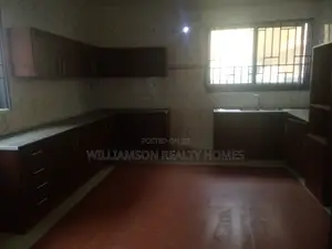 8bdrm House in Community 18, Spintex for rent