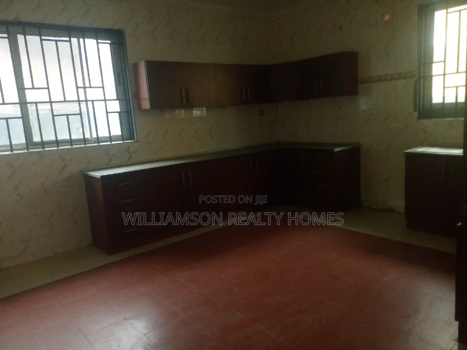 8bdrm House in Community 18, Spintex for rent