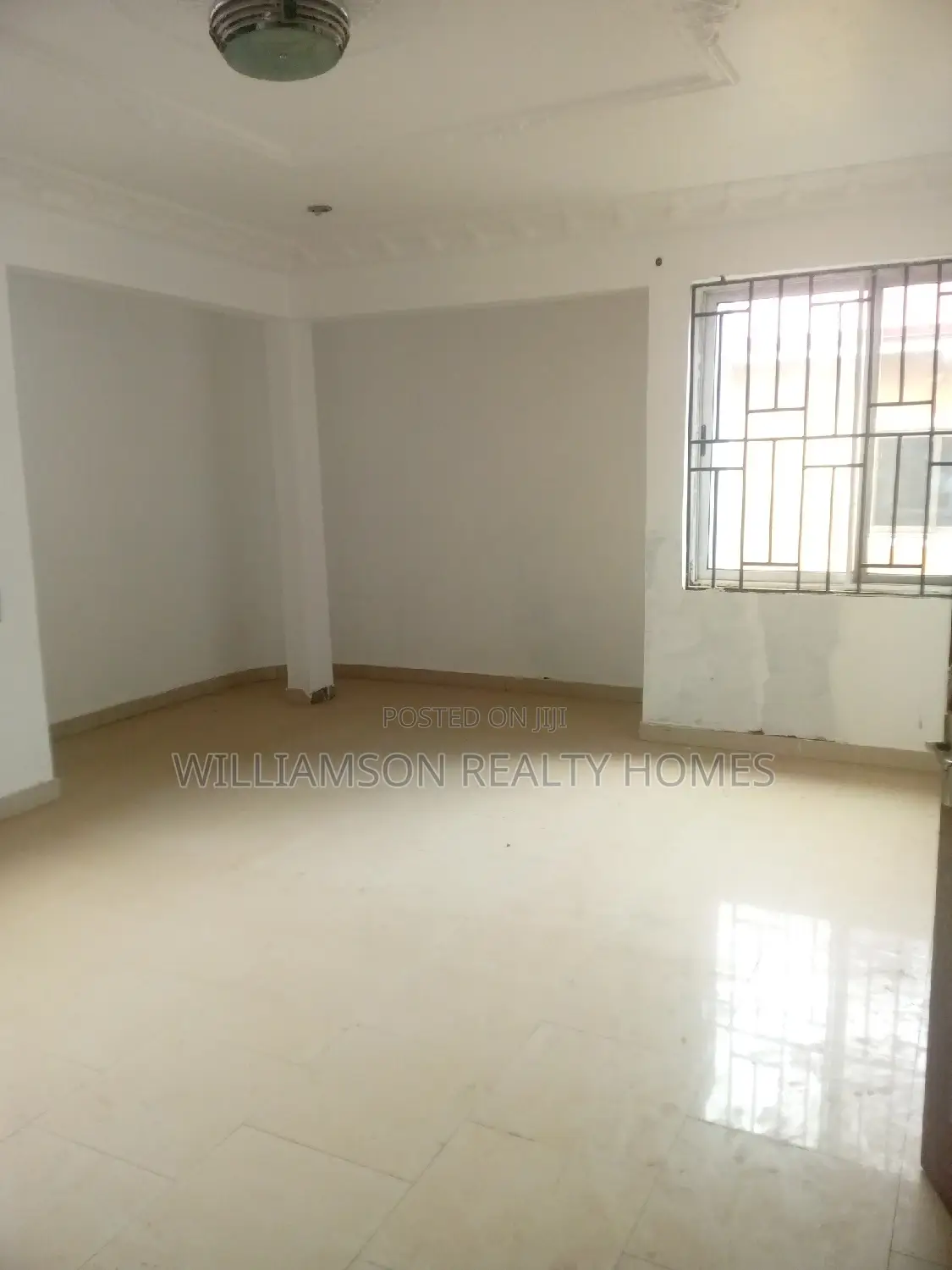 8bdrm House in Community 18, Spintex for rent