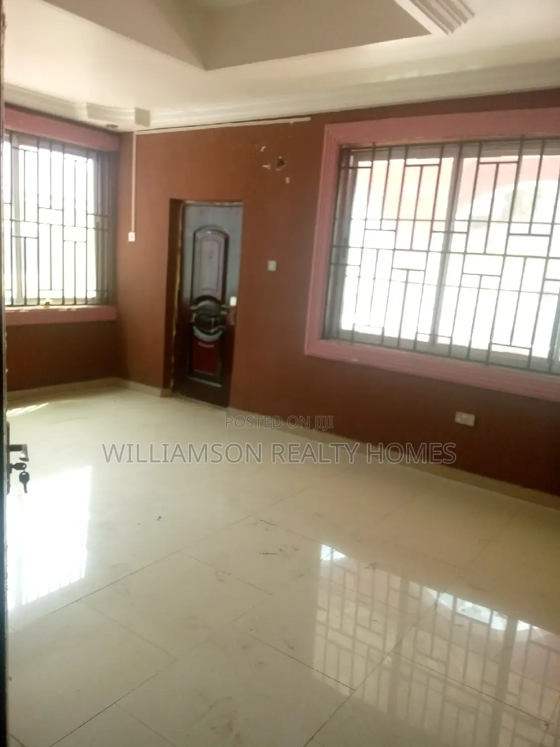 8bdrm House in Community 18, Spintex for rent
