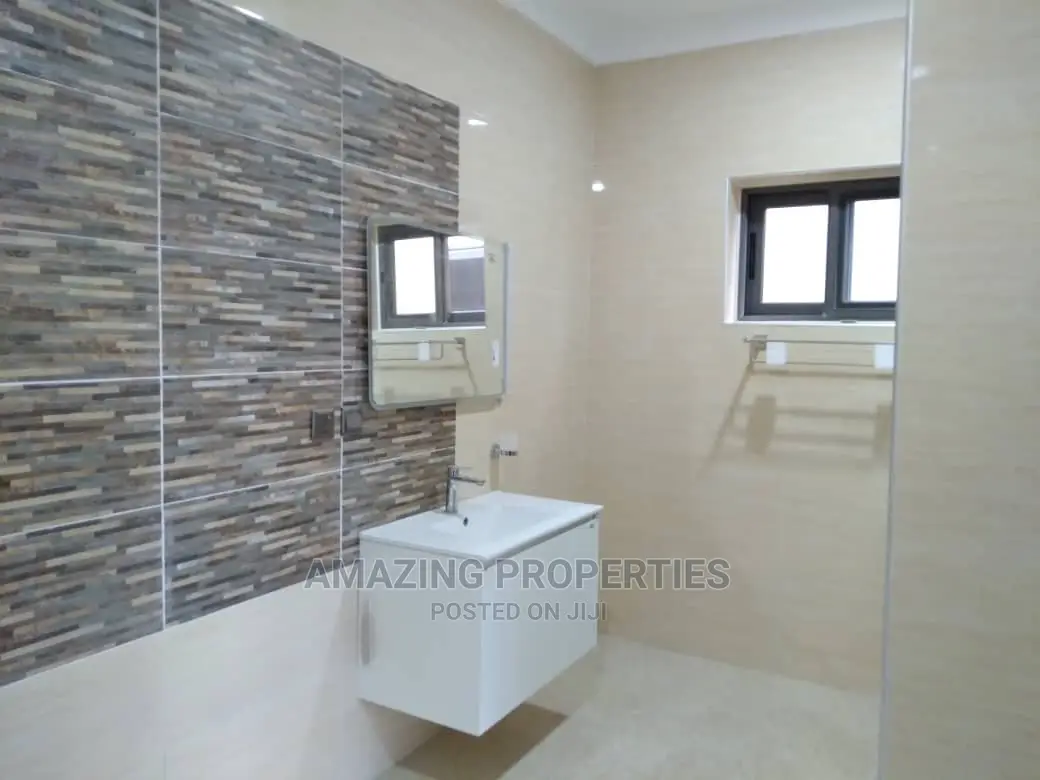 Furnished 4bdrm House in 4 Bedrooms House for Sale