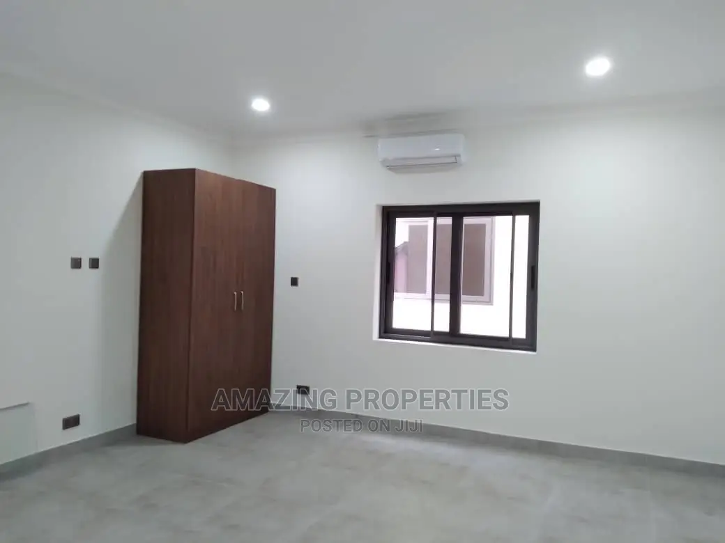 Furnished 4bdrm House in 4 Bedrooms House for Sale