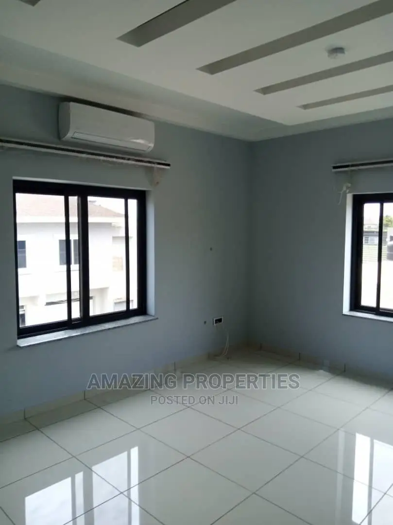 Furnished 4bdrm House in 4 Bedrooms House for Sale