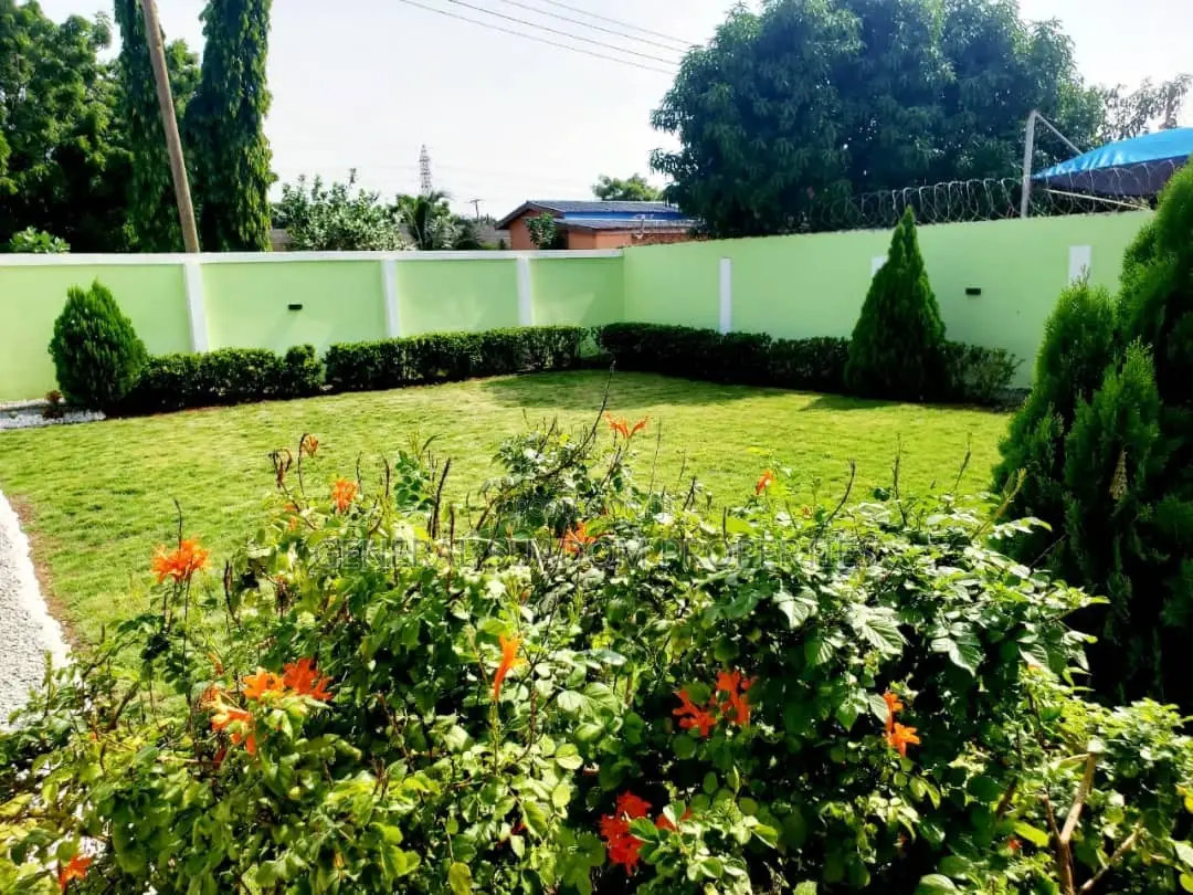 3bdrm House in Suadom Properties, Baatsona Total for rent