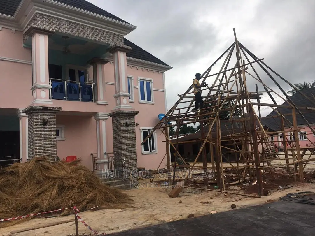 Hut Contractor