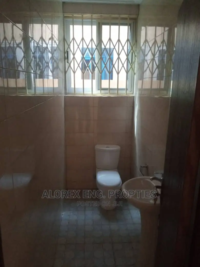 3bdrm House in Self Compound, Abokobi for rent