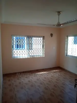 3bdrm House in Self Compound, Oyarifa for rent