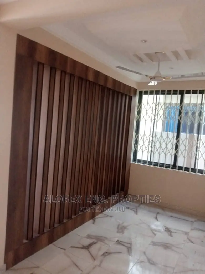 3bdrm House in Self Compound, Oyarifa for rent