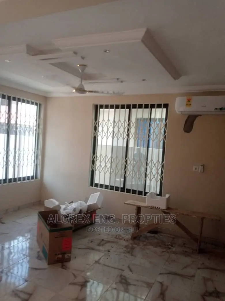 3bdrm House in Self Compound, Oyarifa for rent