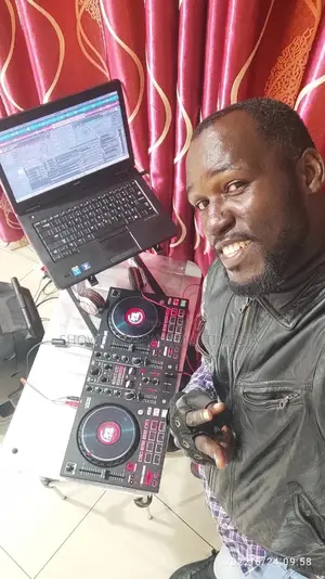 DJ Showda, Disk Jockey For All Events Sounds