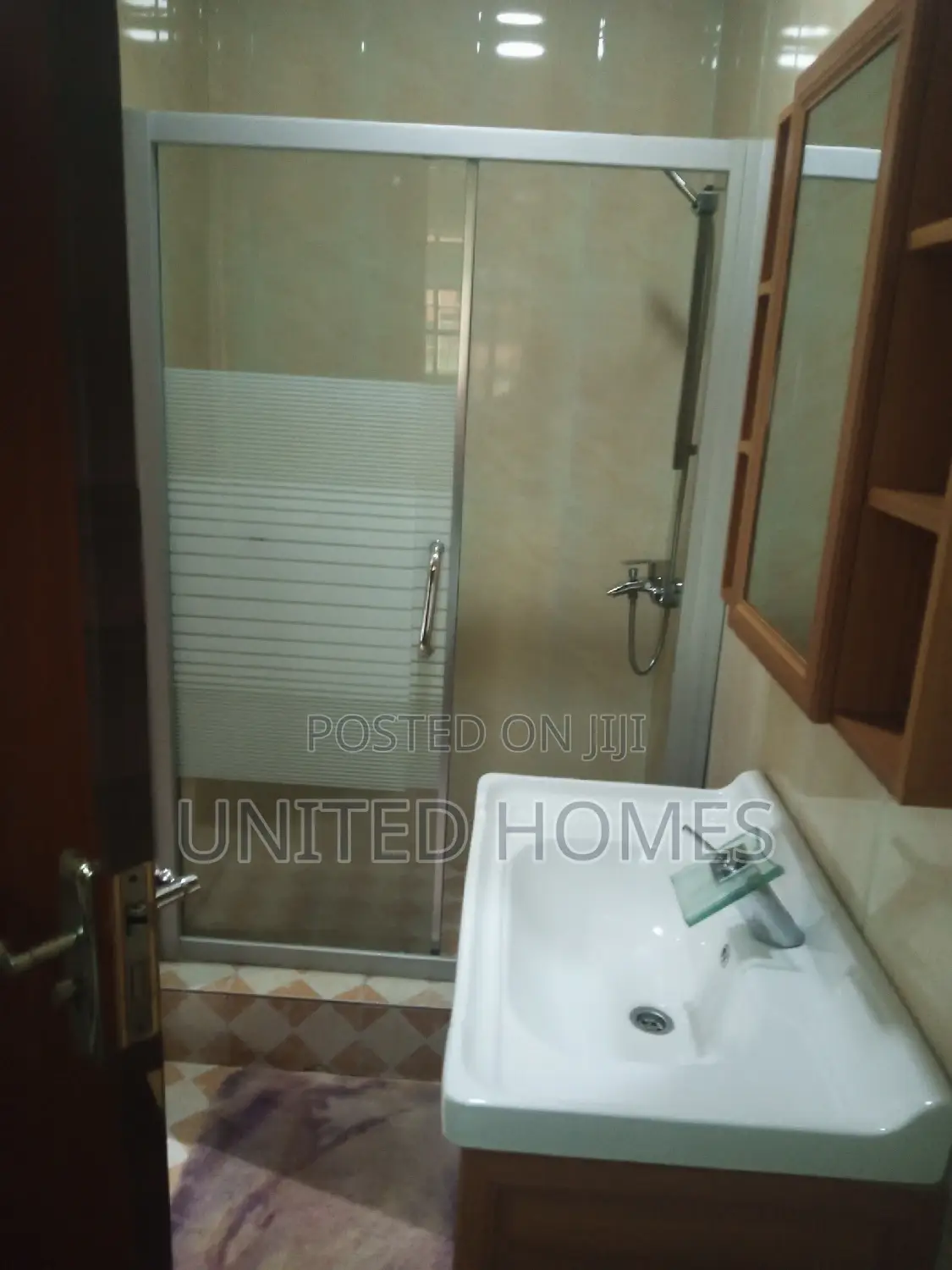 Furnished 6bdrm House in Adjiriganor for Sale