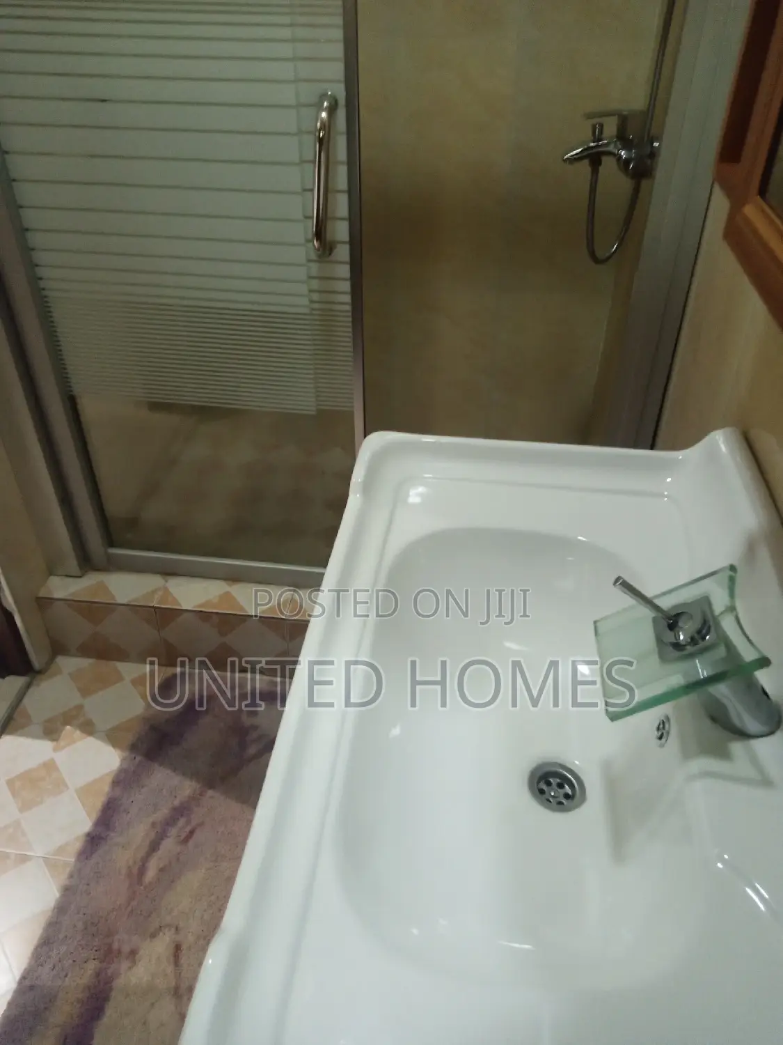 Furnished 6bdrm House in Adjiriganor for Sale
