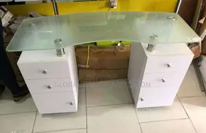 Nail Table
