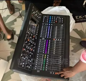 Midas M32 Live Mixer