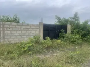 One Plot of Land for Sale With Walled and Gate at Trasacco